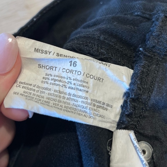 Gloria Vanderbilt Women’s Black Denim Jeans Distressed Raw Edge Size 16 - Picture 9 of 15